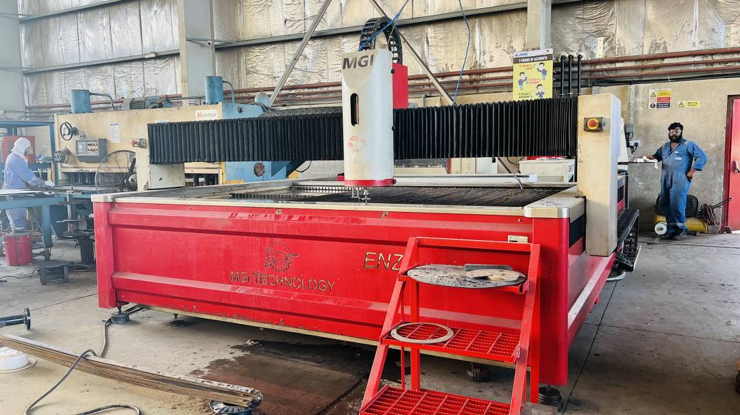 WATER JET CUTTING MACHINE