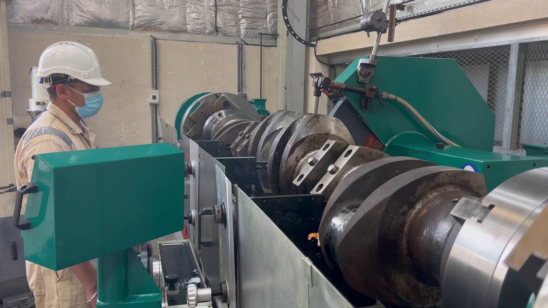 CRANKSHAFT GRINDING MACHINE